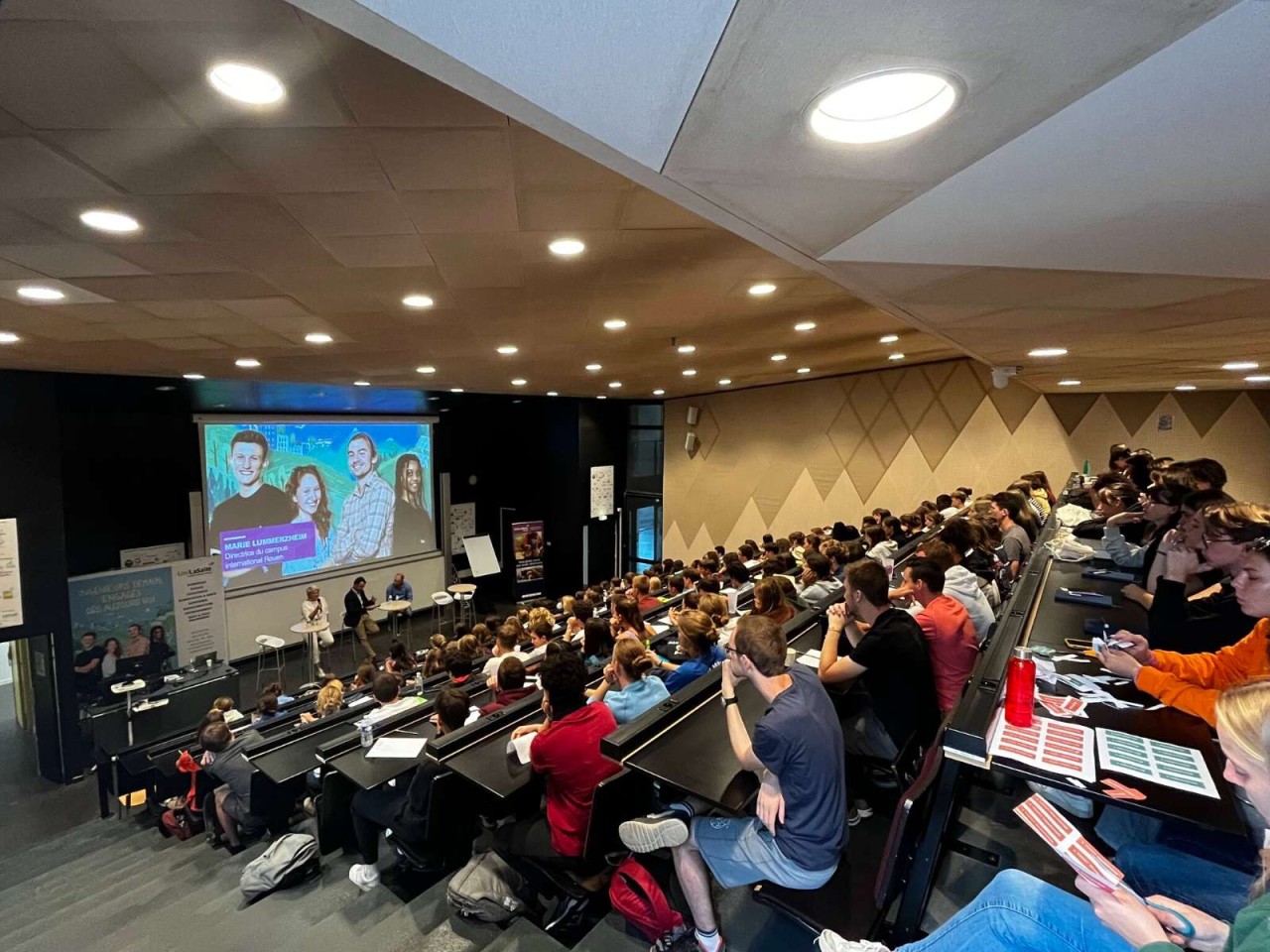 AUXILIAIRE SPÉCIALISÉ VÉTÉRINAIRE EN URGENCES ET SOINS INTENSIFS (F/H)